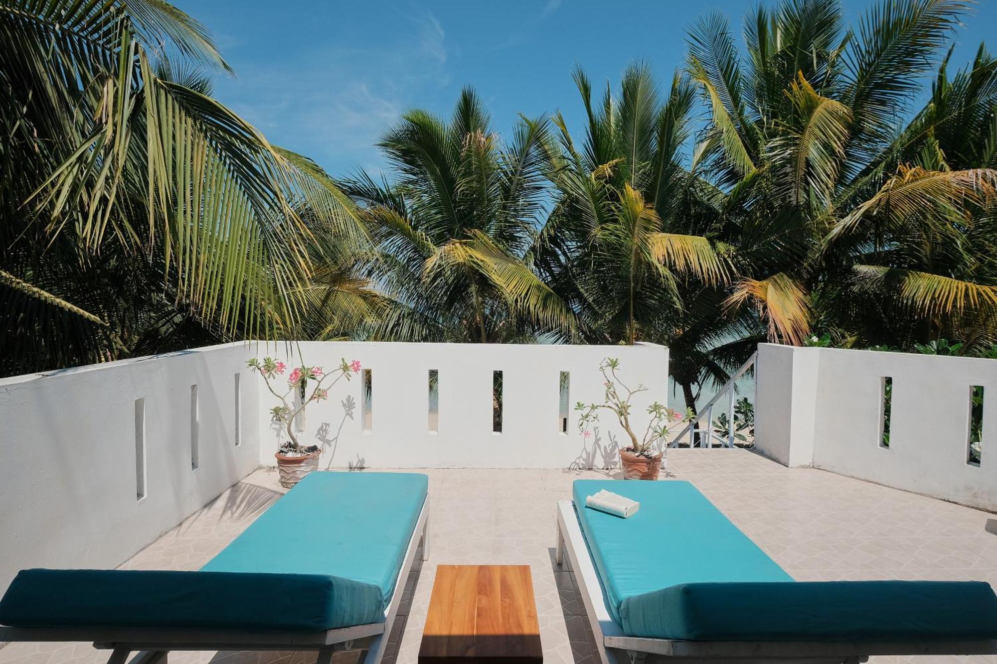Myamo Beach Lodge Jereweh Exterior foto