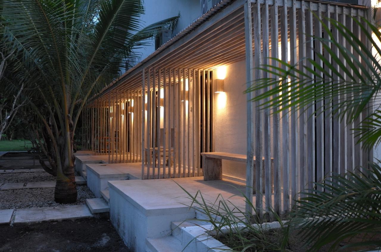 Myamo Beach Lodge Jereweh Exterior foto
